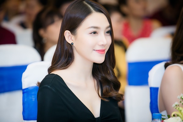 Lê Hà sinh năm 1993, đã từng học khoa Ngân hàng Tài chính của trường Đại học công nghệ TP.HCM.