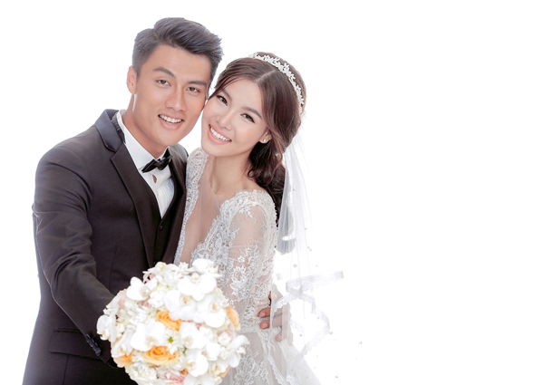 Trong ảnh Mạc Hồng Quân và Kỳ Hân đẹp lộng lẫy như hoàng tử và công chúa.