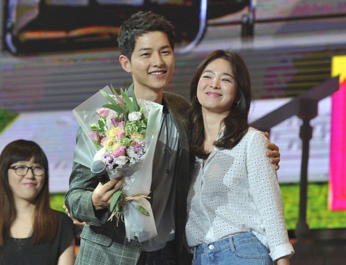 Song Joong Ki lại hẹn hò với Song Hye Kyo tại Đài Loan