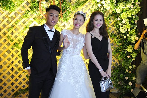 Đến dự lễ cưới của Kỳ Hân - Mạc Hồng Quân có sự xuất hiện của 'nữ hoàng nội y' Ngọc Trinh.