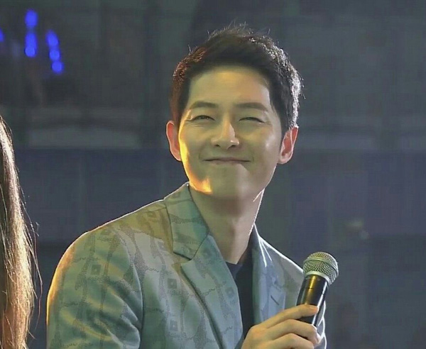 Song Joong Ki thường xuy&ecirc;n &lsquo;t&acirc;m sự&rsquo; với Song Hye Kyo