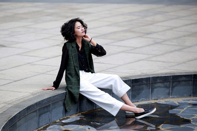 Từng đoạt giải nhất trong một cuộc thi tìm kiếm fashionista, Diệp Linh Châu mong muốn thử sức mình trong lĩnh vực người mẫu sau khi đã làm stylist cho nhiều bộ ảnh.