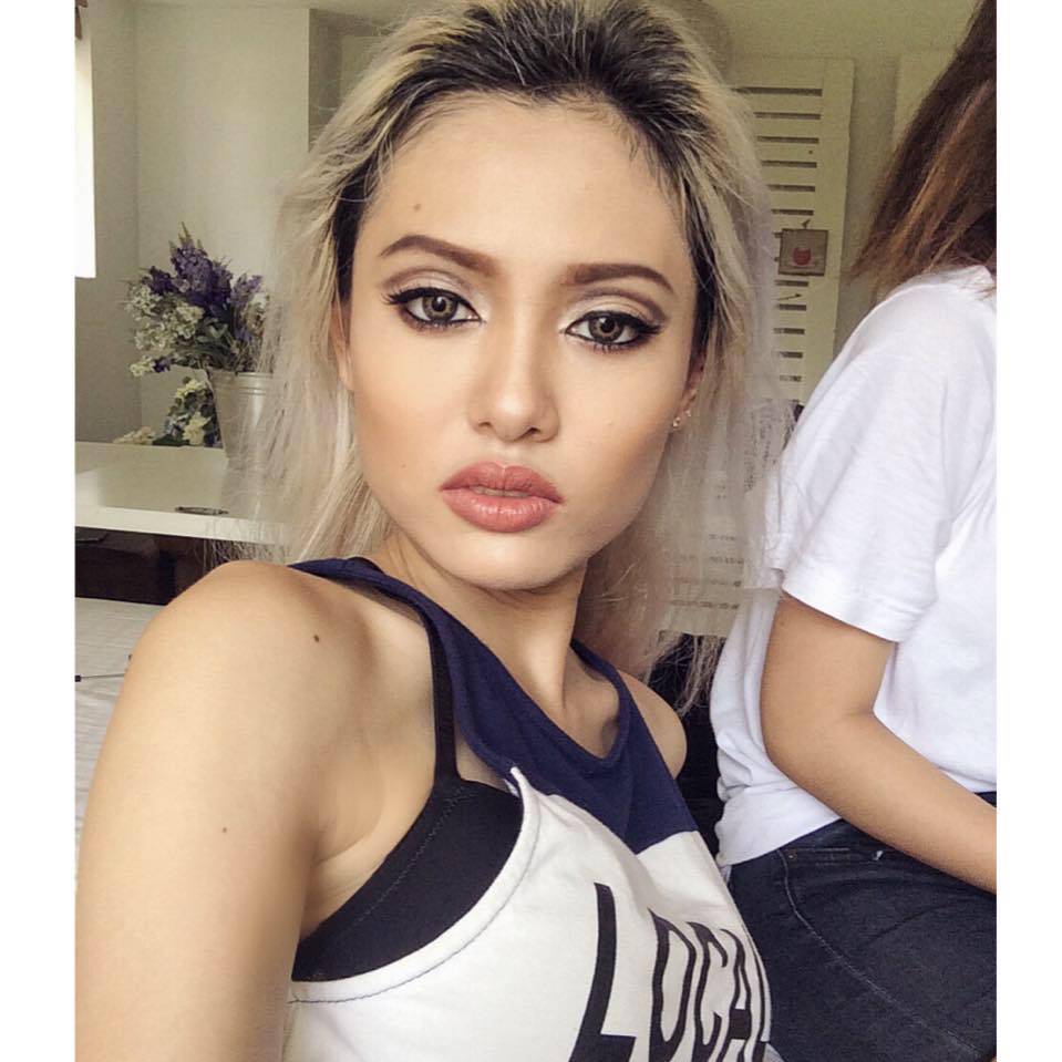 Cô còn sở hữu gương mặt đậm chất Tây, vẻ quyến rũ khiến nhiều người liên tưởng đến hot girl Instagram Lily Maymac.