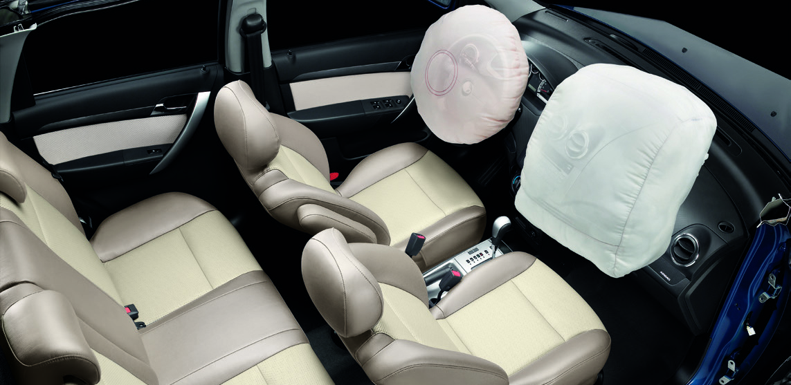 Chevrolet Aveo trang bị 02 túi khí cho người lái và hành khách giúp giảm thiểu thương tổn khi xảy ra va chạm. Chevrolet Aveo trang bị 02 túi khí cho người lái và hành khách giúp giảm thiểu thương tổn khi xảy ra va chạm.