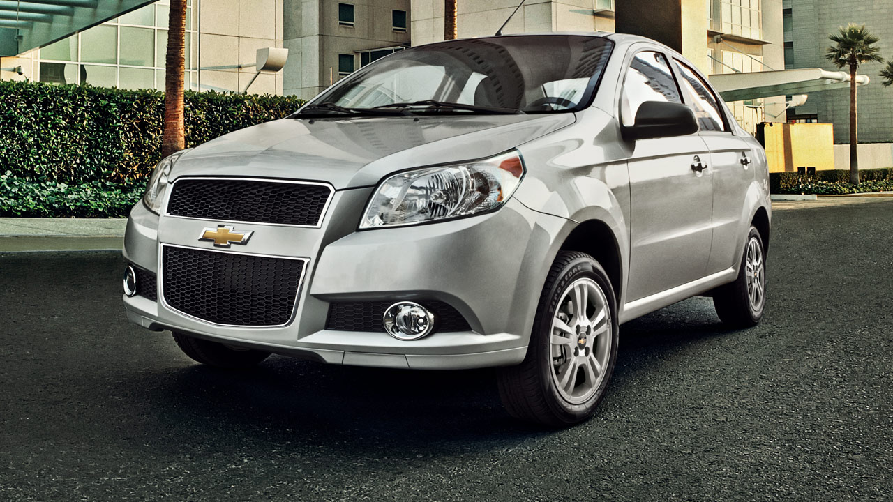 Hiện tại Chevrolet Aveo đang được phân phối chính hãng tại đại lý Chevrolet Thăng Long với 2 phiên bản chính là Aveo LT 1.5 MT số sàn và Aveo LTZ 1.5 AT số tự động cùng 7 màu sắc cá tính cho người dùng lựa chọn. Hiện tại Chevrolet Aveo đang được phân phối chính hãng tại đại lý Chevrolet Thăng Long với 2 phiên bản chính là Aveo LT 1.5 MT số sàn và Aveo LTZ 1.5 AT số tự động cùng 7 màu sắc cá tính cho người dùng lựa chọn.