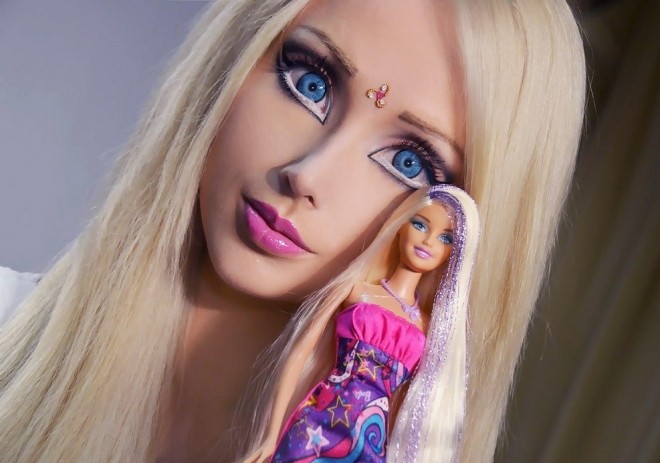 Valeria Lukyanova nổi tiếng thế giới khi được mệnh danh là Human Barbie – Barbie phiên bản đời thực. Valeria Lukyanova nổi tiếng thế giới khi được mệnh danh là Human Barbie – Barbie phiên bản đời thực.