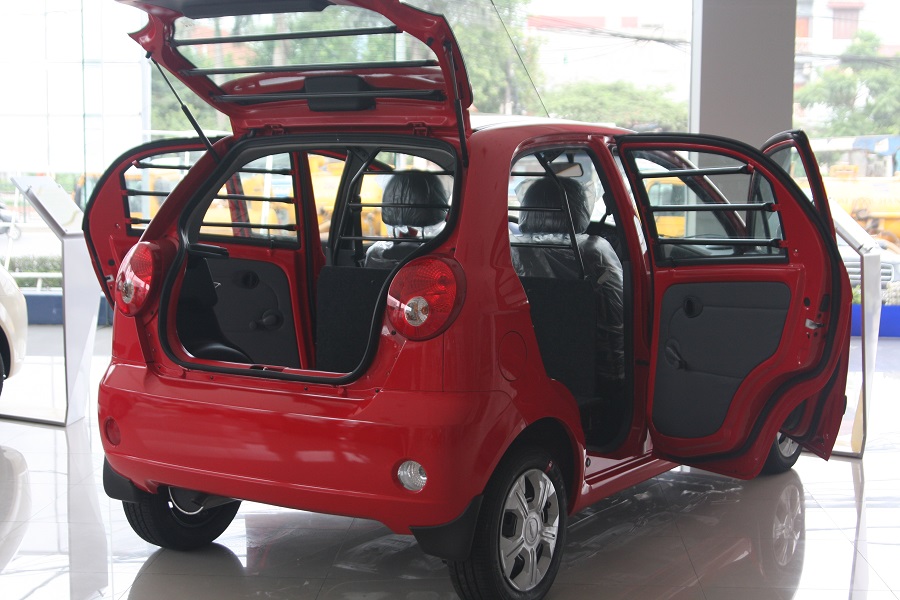 Phiên bản Spark Van chỉ có 2 chỗ ngồi phía trước, trong khi hàng ghế phía sau được loại bỏ, nhường chỗ cho khoang để đồ. Tuy nhiên, 2 cửa sau vẫn được giữ lại.