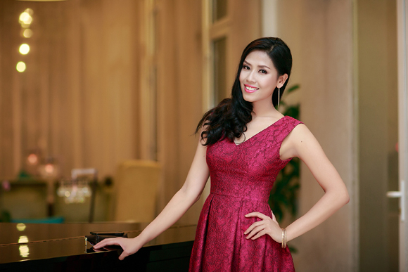 Từ một cô gái có xuất phát điểm thấp, nhiều nhược điểm từ giọng nói ngọng, dáng dấp thô, sau quá trình rèn dũa, Nguyễn Thị Loan đã từng bước hoàn thiện bản thân, cả về ngoại hình và nhân cách.