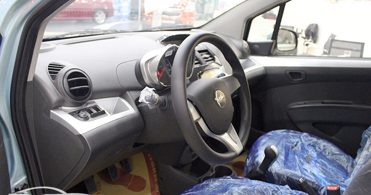 Xe Spark LS bản taxi được trang bị 2 túi khí an toàn cho người lái và hành khách phía trước, khung xe được tăng cường thêm thép chịu lực mang lại sự an toàn tối đa cho xe khi không may xảy ra va chạm. Xe Spark LS bản taxi được trang bị 2 túi khí an toàn cho người lái và hành khách phía trước, khung xe được tăng cường thêm thép chịu lực mang lại sự an toàn tối đa cho xe khi không may xảy ra va chạm.