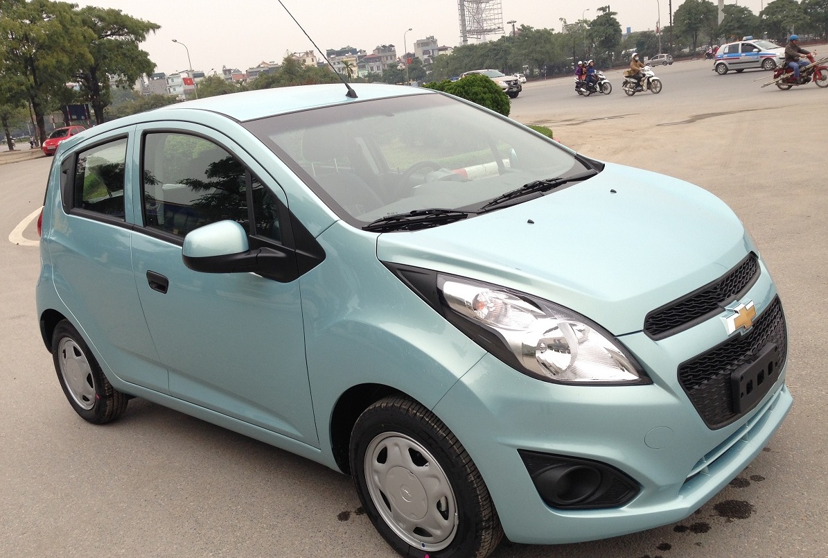 Phần đầu xe Chevrolet Spark LS không khác nhiều so với các phiên bản Spark LT và LTZ đời 2015. Phần đầu xe Chevrolet Spark LS không khác nhiều so với các phiên bản Spark LT và LTZ đời 2015.