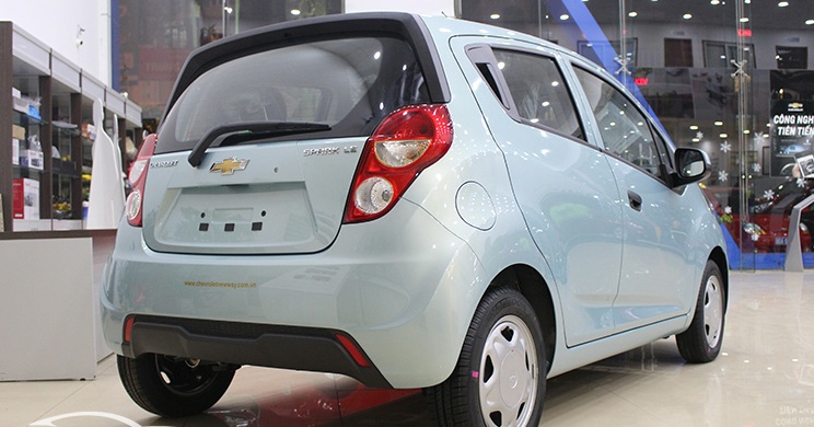Chevrolet Spark LS có phần gạt mưa sau và rửa kính sau giúp lái xe dễ dàng khi điều kiện thời tiết xấu. Khoang chứa đồ linh hoạt có thể chở tối đa đến 170 lít. Chevrolet Spark LS có phần gạt mưa sau và rửa kính sau giúp lái xe dễ dàng khi điều kiện thời tiết xấu. Khoang chứa đồ linh hoạt có thể chở tối đa đến 170 lít.