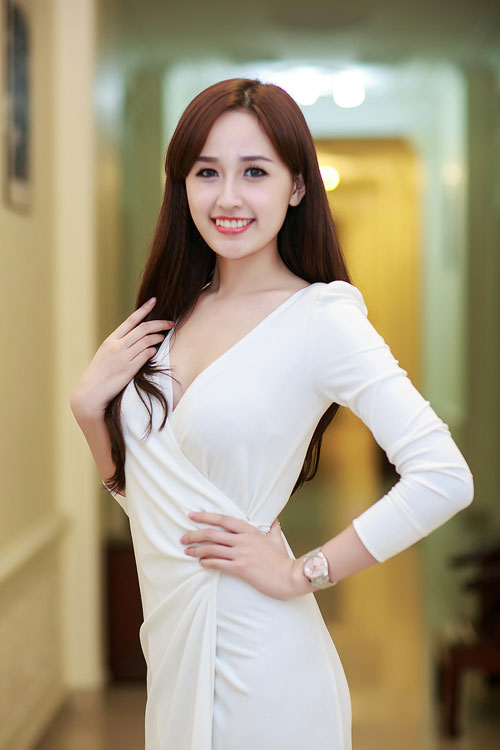 Mai Phương Thúy cũng không còn ‘diêm dúa’ trong cách ăn mặc và trang điểm.