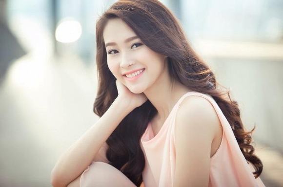 Người đẹp Bạc Liêu không cần hở, và cũng rất ít khi hở nhưng ở bất cứ góc nhìn nào, cô cũng đủ sức quyến rũ được người đối diện chỉ bằng một cái liếc mắt hay nụ cười của mình.