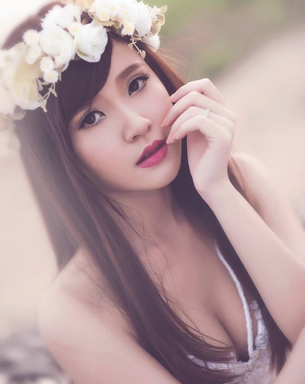 Midu ưa thích phong cách thời trang nhẹ nhàng để phù hợp với nét đẹp mong manh của mình.