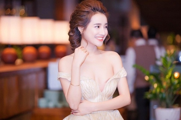 Dần thay đổi và định hình phong cách rõ ràng hơn, Nhã Phương hiện tại mang một vẻ đẹp ngọt ngào nhưng không kém phần quyến rũ, thu hút.
