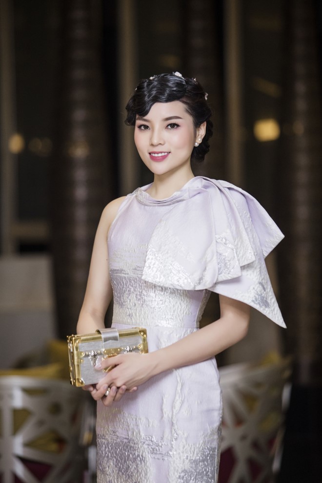 Xuất hiện tại sự kiện, Kỳ Duyên khiến nhiều người phải giật mình với phong cách như quý bà U40.