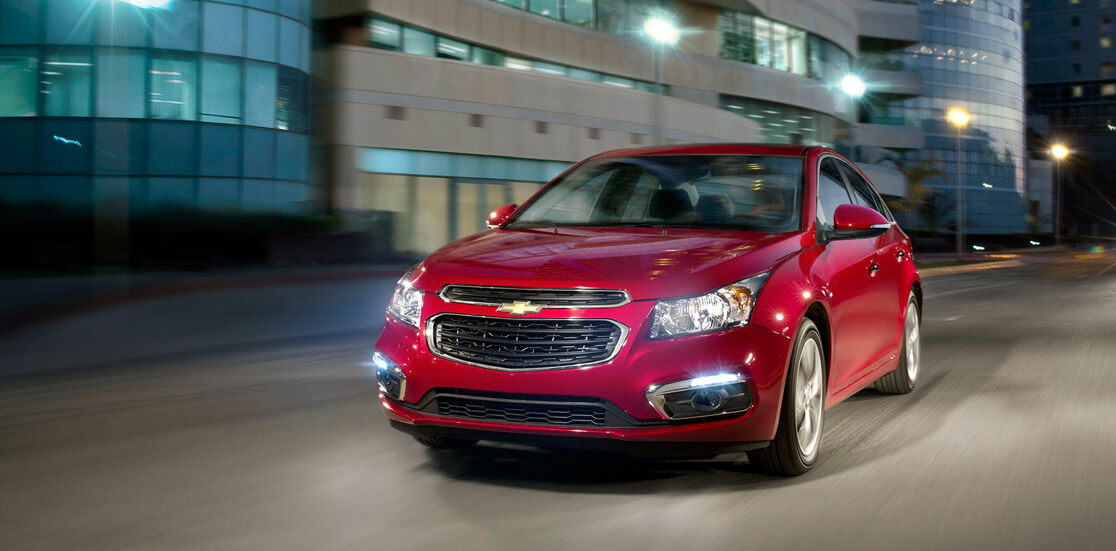 Cruze LT được phát triển dựa trên phiên bản Cruze LS trước đó nên có thể thấy khá nhiều điểm giống nhau giữa hai xe.