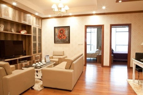 Mặc dù thường xuyên làm việc, quản lý nhà hàng ở TP.HCM nhưng cuối năm 2013, Mai Phương Thúy mua thêm một căn hộ chung cư cao cấp trên đường Trần Duy Hưng (Hà Nội).