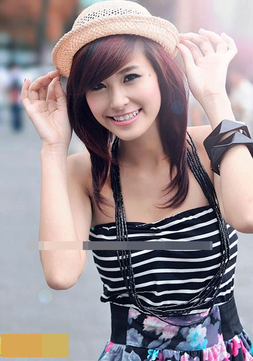 Cô cũng tham gia bộ phim ''Nhất quỷ nhì ma'' cùng ca sĩ Đan Trường. Cô cũng tham gia bộ phim ''Nhất quỷ nhì ma'' cùng ca sĩ Đan Trường.