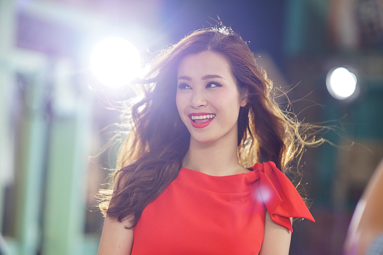 Trong những bức ảnh vào năm 2012, Đông Nhi chứng tỏ mình hoàn toàn có thể tỏa sáng dù ăn mặc kín đáo và giản dị. Trong những bức ảnh vào năm 2012, Đông Nhi chứng tỏ mình hoàn toàn có thể tỏa sáng dù ăn mặc kín đáo và giản dị.