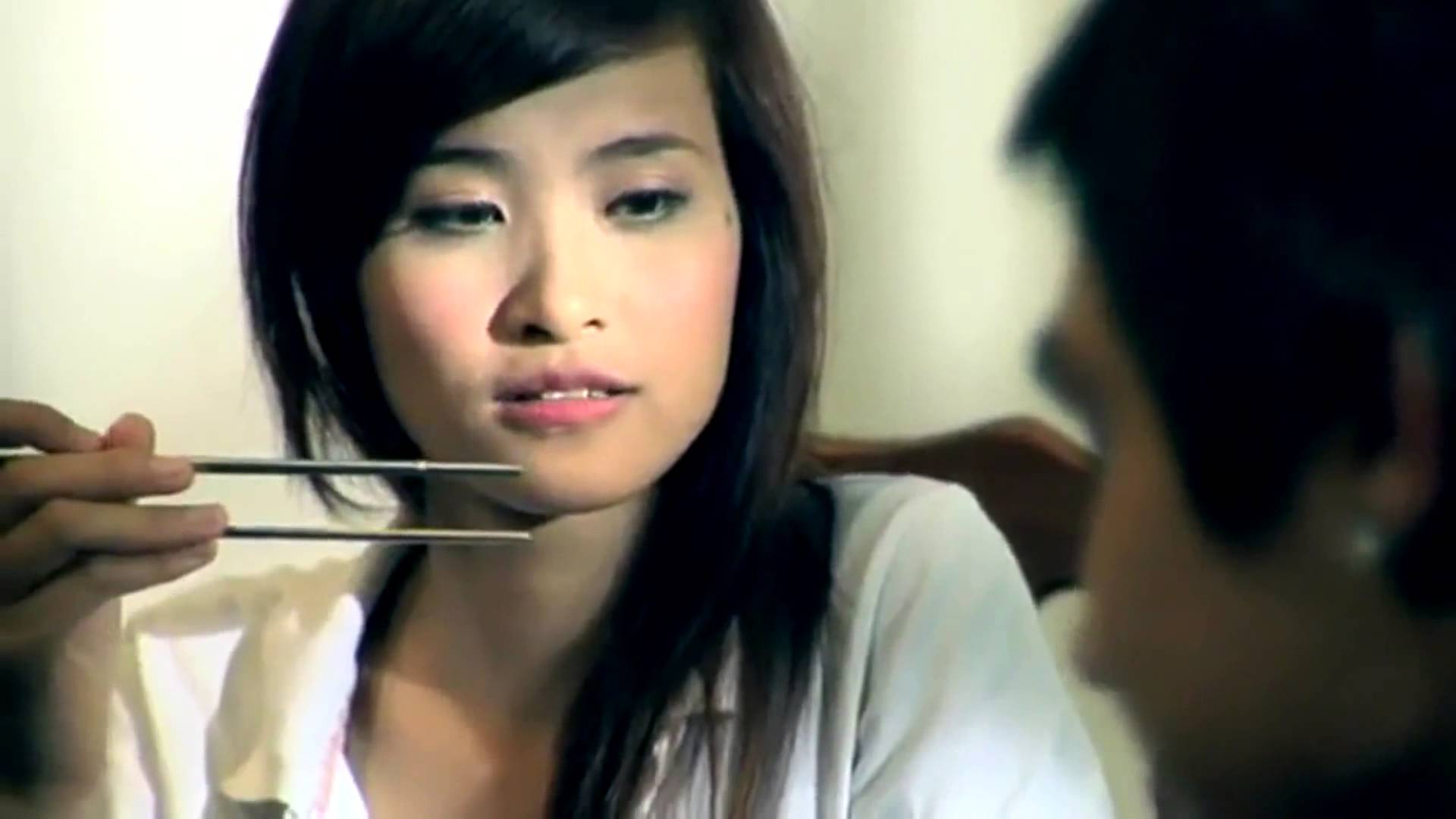 Cũng trong năm này, Đông Nhi bắt đầu ghi dấu với khán giả bằng hai ca khúc ''Khóc'' và ''Lời thú tội ngọt ngào''. Cũng trong năm này, Đông Nhi bắt đầu ghi dấu với khán giả bằng hai ca khúc ''Khóc'' và ''Lời thú tội ngọt ngào''.