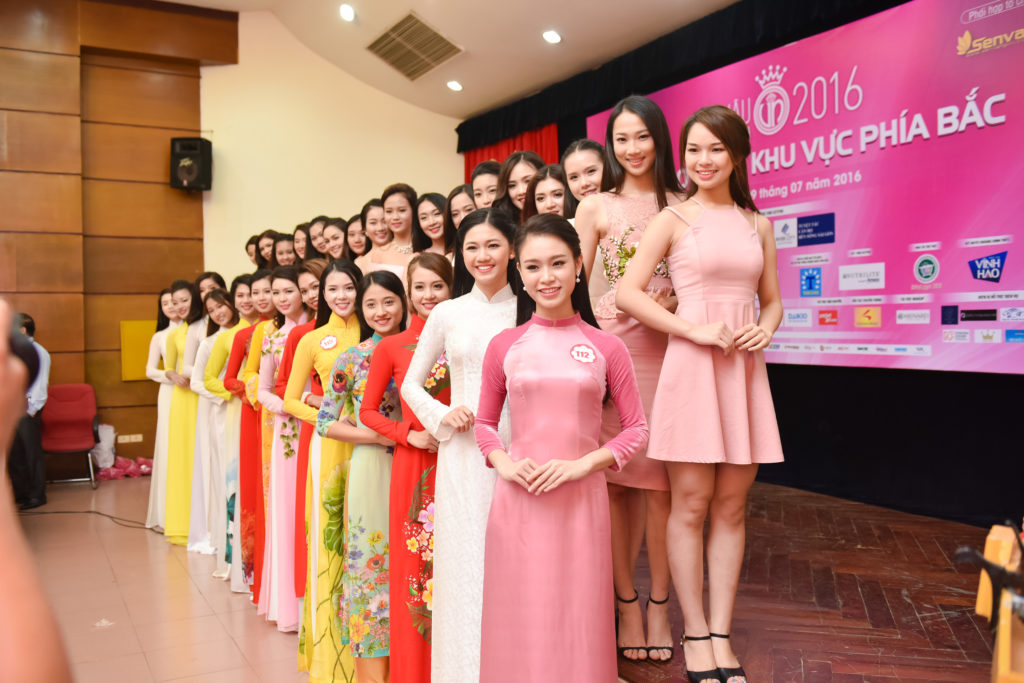 Cùng với những tiêu chí đánh giá vô cùng quan trọng của cuộc thi Hoa hậu Việt Nam, Hội đồng Giám khảo chính là những người “cầm cân nảy mực”, chọn lựa những gương mặt xuất sắc nhất bước vào vòng tiếp theo gồm: Nhà sử học Dương Trung Quốc (Trưởng Ban Giám khảo) ; Nhà thơ Hữu Việt; Tiến sĩ nhân trắc học – Bác sĩ Lê Diệp Linh - Giám khảo Nhân trắc học; NSND Hà Thế Dũng; Nghệ sĩ ưu tú Trịnh Kim Chi - Á hậu Việt Nam 1994); Hoa hậu Việt Nam 2012 Đặng Thu Thảo. Cùng với những tiêu chí đánh giá vô cùng quan trọng của cuộc thi Hoa hậu Việt Nam, Hội đồng Giám khảo chính là những người “cầm cân nảy mực”, chọn lựa những gương mặt xuất sắc nhất bước vào vòng tiếp theo gồm: Nhà sử học Dương Trung Quốc (Trưởng Ban Giám khảo) ; Nhà thơ Hữu Việt; Tiến sĩ nhân trắc học – Bác sĩ Lê Diệp Linh - Giám khảo Nhân trắc học; NSND Hà Thế Dũng; Nghệ sĩ ưu tú Trịnh Kim Chi - Á hậu Việt Nam 1994); Hoa hậu Việt Nam 2012 Đặng Thu Thảo.