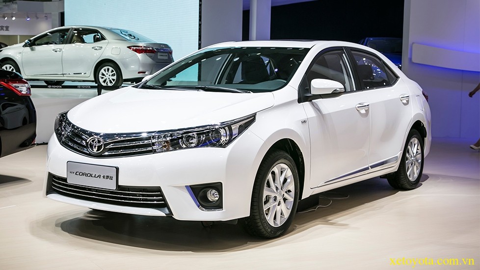 Toyota Việt Nam đã giảm giá mạnh với mẫu xe Altis. Theo đó, bản 2.0 AT giảm mạnh nhất tới 59 triệu, còn 933 triệu đồng; bản 1.8MT giảm 48 triệu đồng, còn 747 triệu đồng và bản 1.8AT giảm 51 triệu đồng, còn 797 triệu đồng.