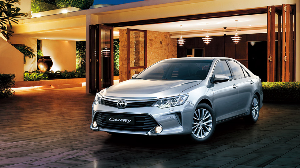 Tương tự, mẫu xe Camry dù Toyota Việt Nam không giảm giá bán, thì các đại lý đang giảm khoảng 60 triệu đồng cho 2 phiên bản động cơ 2.5L và 50 triệu đồng cho phiên bản động cơ 2.0L.