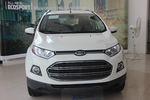 Phía đầu của EcoSport Ford 2016 hoàn toàn mới, được thiết kế nổi bật với phong cách mạnh mẽ, trẻ trung và năng động. 