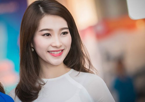 Không phải ngẫu nhiên mà đông đảo cư dân mạng phong cho Đặng Thu Thảo biệt danh Hoa hậu Việt Nam đẹp nhất hay Hoa hậu của các hoa hậu… Bởi, ngay từ khi đăng quang Hoa hậu Việt Nam 2012, nhan sắc của Thu Thảo đã nhận được sự ủng hộ gần như tuyệt đối từ phía công chúng. Không phải ngẫu nhiên mà đông đảo cư dân mạng phong cho Đặng Thu Thảo biệt danh Hoa hậu Việt Nam đẹp nhất hay Hoa hậu của các hoa hậu… Bởi, ngay từ khi đăng quang Hoa hậu Việt Nam 2012, nhan sắc của Thu Thảo đã nhận được sự ủng hộ gần như tuyệt đối từ phía công chúng.