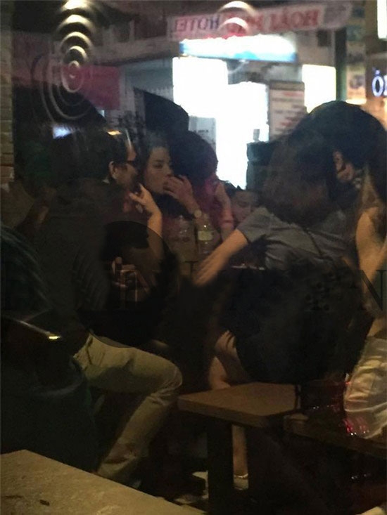 Hoa hậu Kỳ Duy&ecirc;n lại lộ ảnh say khướt tại qu&aacute;n bar