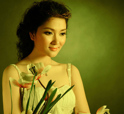 Nguyễn Thị Huyền đăng quang Hoa hậu Việt Nam 2004 trong nhiều lời tán dương. Sau đó, cô tiếp tục khiến khán giả quê nhà phải tự hào khi lọt vào top 15 người đẹp nhất cuộc thi Hoa hậu Thế giới 2004. Nguyễn Thị Huyền đăng quang Hoa hậu Việt Nam 2004 trong nhiều lời tán dương. Sau đó, cô tiếp tục khiến khán giả quê nhà phải tự hào khi lọt vào top 15 người đẹp nhất cuộc thi Hoa hậu Thế giới 2004.