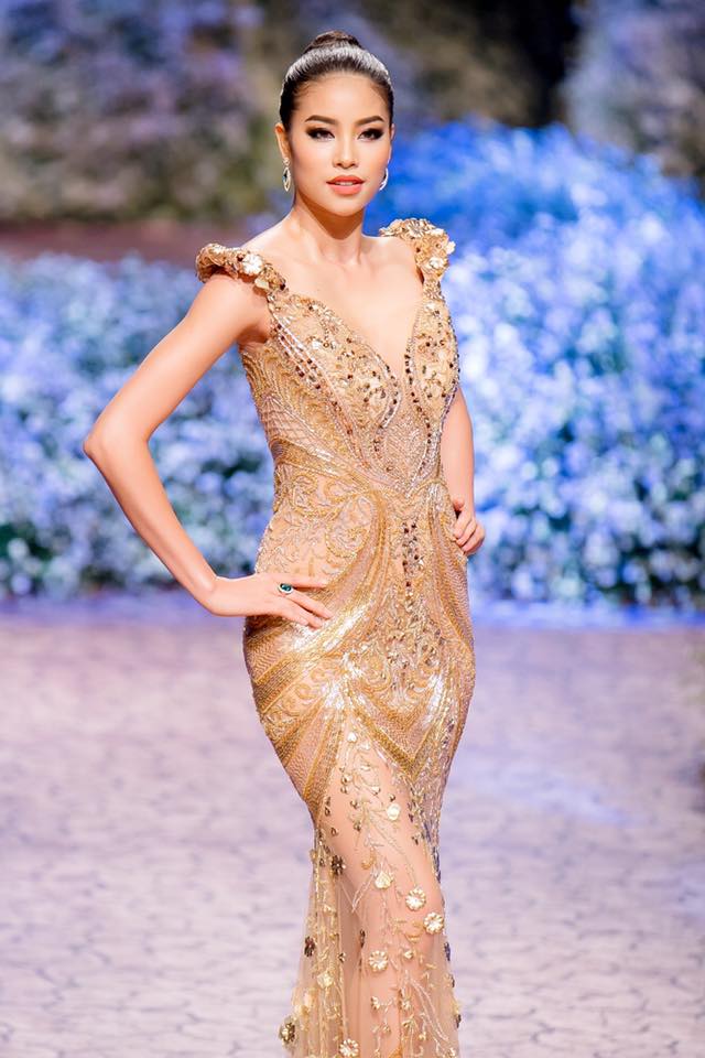 Phạm Hương gây ấn tượng với vẻ đẹp sắc sảo, đậm chất La tinh, trình độ học vấn cao cùng với kỹ năng trình diễn hoàn hảo. Phạm Hương gây ấn tượng với vẻ đẹp sắc sảo, đậm chất La tinh, trình độ học vấn cao cùng với kỹ năng trình diễn hoàn hảo.