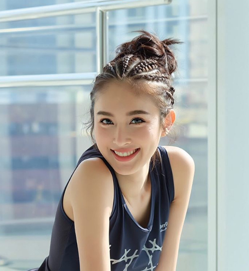 Ở tuổi 30, Nong Poy vẫn trẻ trung như thời mới gia nhập showbiz cách đây hơn 10 năm.