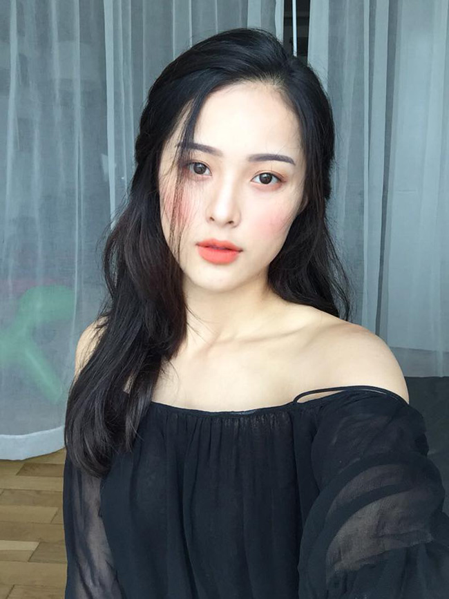Cô được nhiều người quan tâm kể từ khi trở thành bạn gái của Cường Đô La.