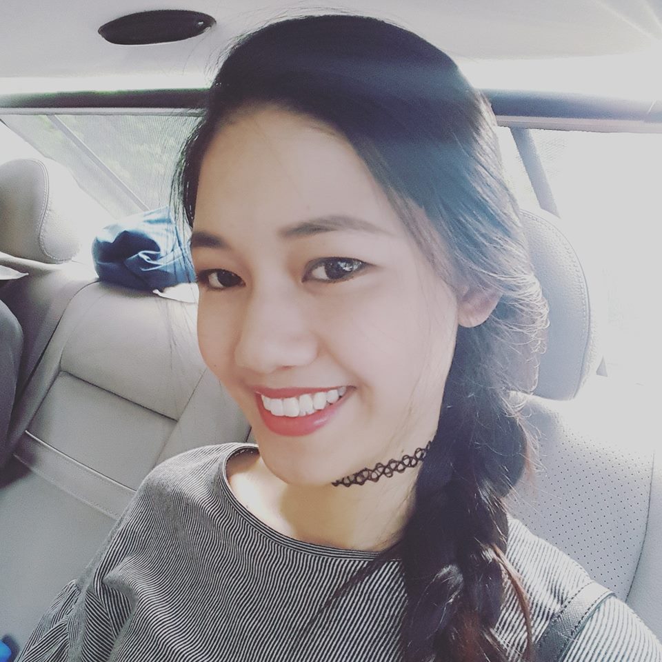Có thể thấy, Thanh Tú sở hữu gương mặt khá giống chị gái với đôi mắt to tròn, các đường nét trên khuôn mặt hài hòa, cân đối. Có thể thấy, Thanh Tú sở hữu gương mặt khá giống chị gái với đôi mắt to tròn, các đường nét trên khuôn mặt hài hòa, cân đối.