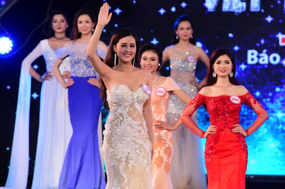 Nguyễn Bảo Ngọc (SBD179) sinh năm 1998 đến từ Hà Nội là một trong những gương mặt triển vọng năm nay. Cô cao 1m65, nặng 50kg, số đo 3 vòng: 87-63-90.