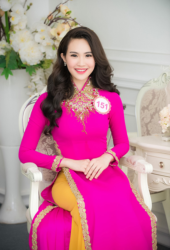 Hương Ly hiện đang là sinh viên trường Đại học Kinh tế Quốc dân Hà Nội.