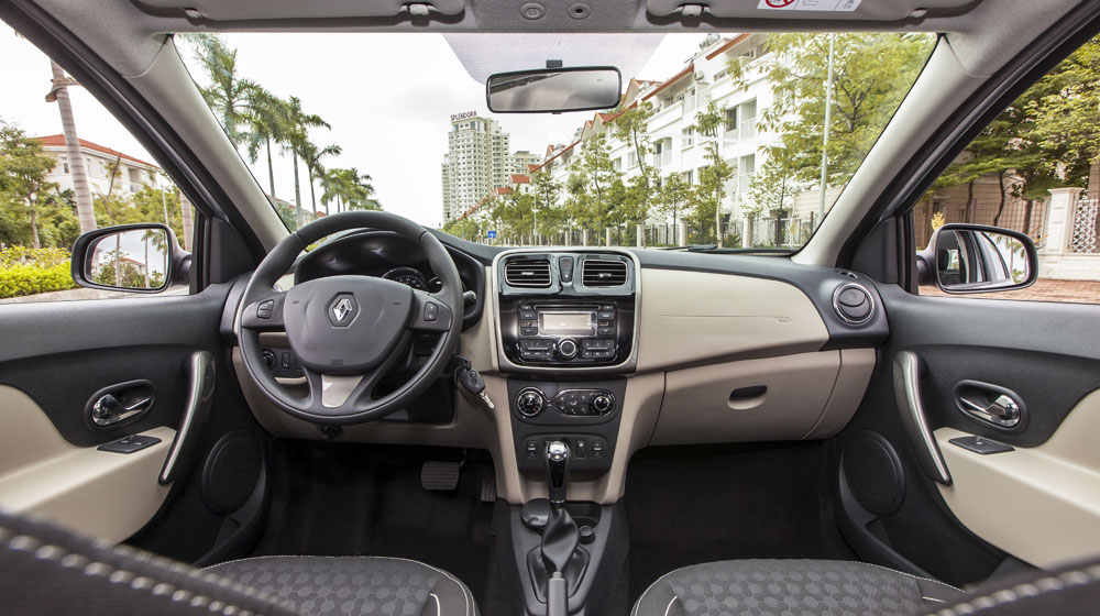 Những đường nét và sự kết hợp màu sắc nội thất theo phong cách của các dòng xe Renault, đơn giản và mang một chút lịch lãm của thương hiệu xe Châu Âu.