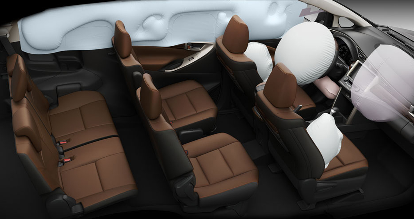 Nguy&ecirc;n nh&acirc;n khiến Toyota Innova 2016 c&oacute; gi&aacute; &lsquo;tr&ecirc;n trời&rsquo;