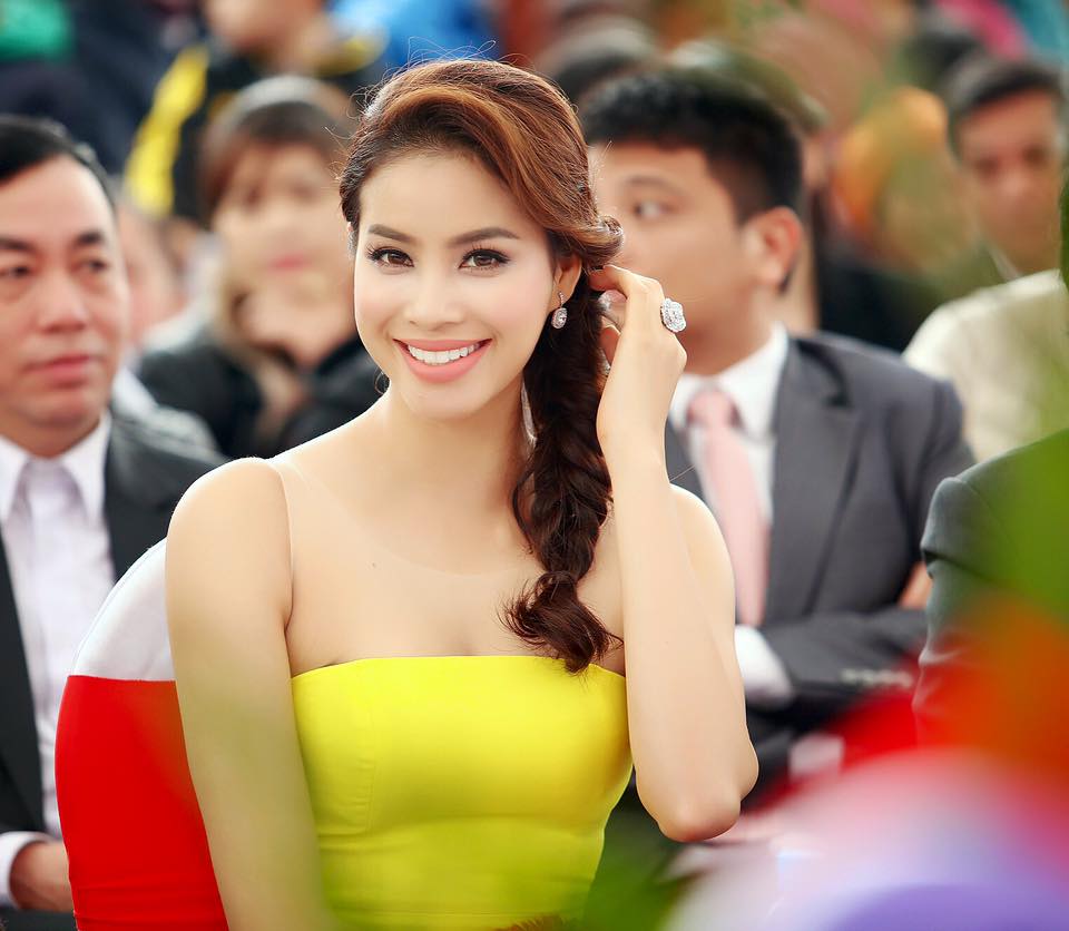 Dù đa dạng về phong cách, song Phạm Hương vẫn tạo được dấu ấn riêng biệt, “không lẫn vào đâu”.