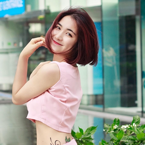 Hòa Minzy tên thật là Nguyễn Thị Hòa, cô sinh ngày 31/5/1995.