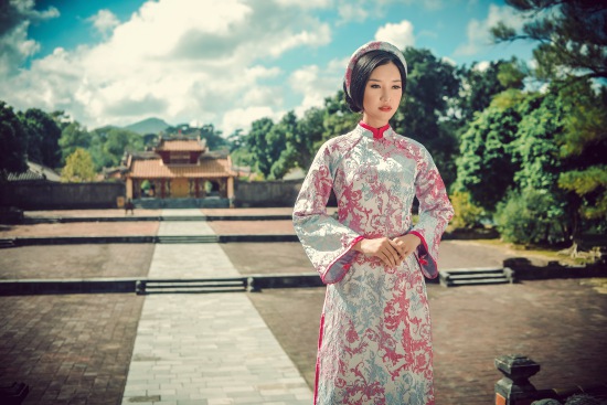 Từ khi mới ''chân ướt chân ráo'' đến với cuộc thi này, cô gái xứ Huế đã nhanh chóng gây ''sốt'' trên mạng xã hội qua loạt hình ảnh lung linh ,đường nét, thần thái khuôn mặt toát lên vẻ quý phái, dịu hiền hiếm có.