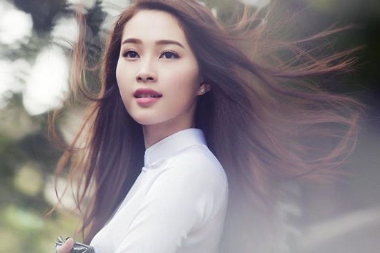 Không chỉ gây thiện cảm với hình ảnh bên ngoài, Hoa hậu Thu Thảo còn cuốn hút mọi người với sự thông minh và hòa nhã trong ứng xử.