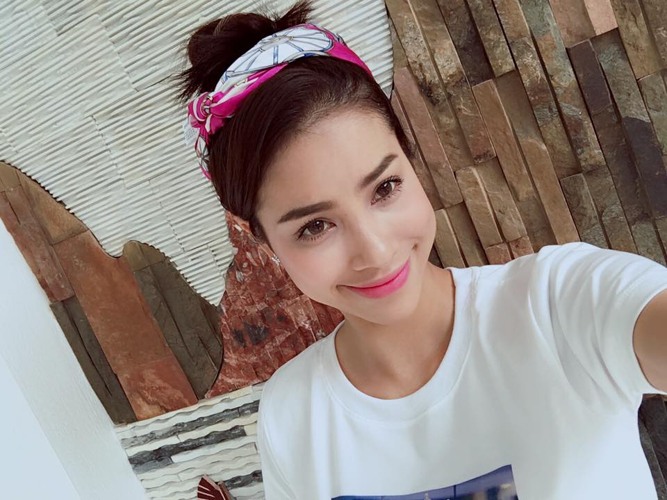 Cô còn được mệnh danh là “nữ hoàng biến hình” của showbiz Việt bởi khả năng biểu cảm cùng phong cách trang điểm và thời trang đa dạng.