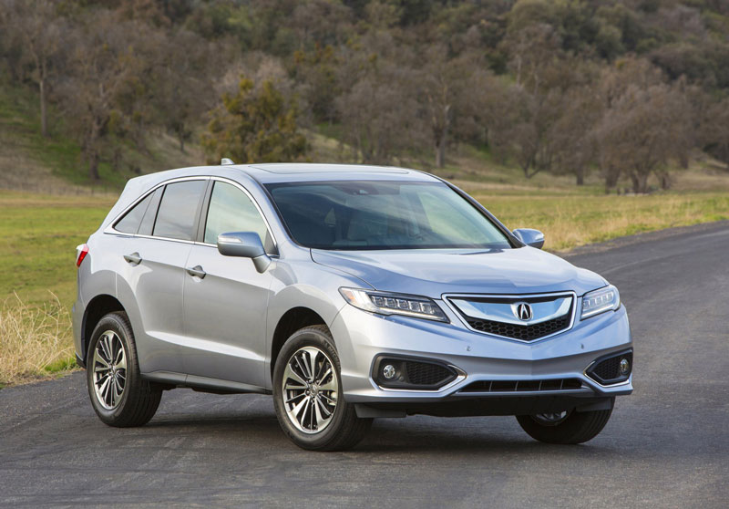 7. Acura ra mắt bản cập nhật dòng SUV hạng sang RDX tại triển lãm xe hơi Chicago 2015. Mẫu xe này được nâng cấp nhẹ vả về ngoại thất và trang bị, mang đến cho khách hàng cái nhìn mới mẻ và sự thoải mái. Acura RDX cạnh tranh với Lexus RX, Audi Q5 và BMW X3.