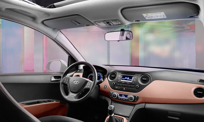 Bên cạnh những ưu điểm trên thì Hyundai Grand i10 cũng có một số nhược điểm như: Việc kiểm soát khi lái xe ở tốc độ cao là hơi khó. Hệ thống treo mềm mỏng làm cho xe i10 Grand có cảm giác gập ghềnh khi đi (đặc biệt là ở hàng ghế sau).
