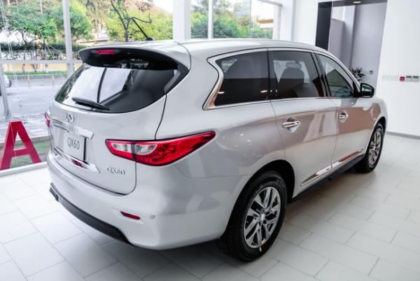 Phần đuôi xe với hệ thống đèn hậu thiết kế mới kéo dài từ thân xe tới cản sau, cánh gió lớn cùng ăng-ten vây cá mập.  Xe còn thể thao hơn nhờ bộ mâm xe 5 chấu đơn và 5 chấu kép. 