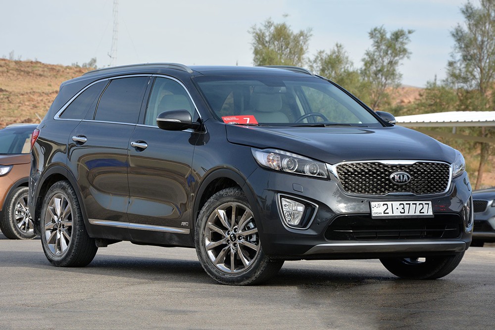 Kia Sorento 2016 hoàn toàn mang trên mình những thiết kế mới, cải tiến hơn những phiên bản trước trước. Thế hệ mới của Sorento tiếp tục “kế thừa” những thành công từ “người tiền nhiệm”, chiếm vị trí quan trọng trong phân khúc SUV vừa và nhỏ.