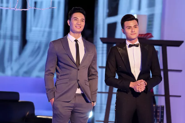 Ở phần thi thứ hai các thí sinh ''The Face'' trong những bộ trang phục dạ hội tuyệt đẹp tìm cách biểu cảm quyến rũ hai nam thần Vĩnh Thụy và Văn Sơn. Họ cũng là hai ''giám khảo quyền lực'' quyết định đội nào sẽ chiến thắng dựa trên biểu cảm gương mặt, hình thể cũng như cách các thí sinh chuyển tải thông điệp khi đọc câu slogan: ''Vẻ đẹp chạm đến cảm xúc''. 